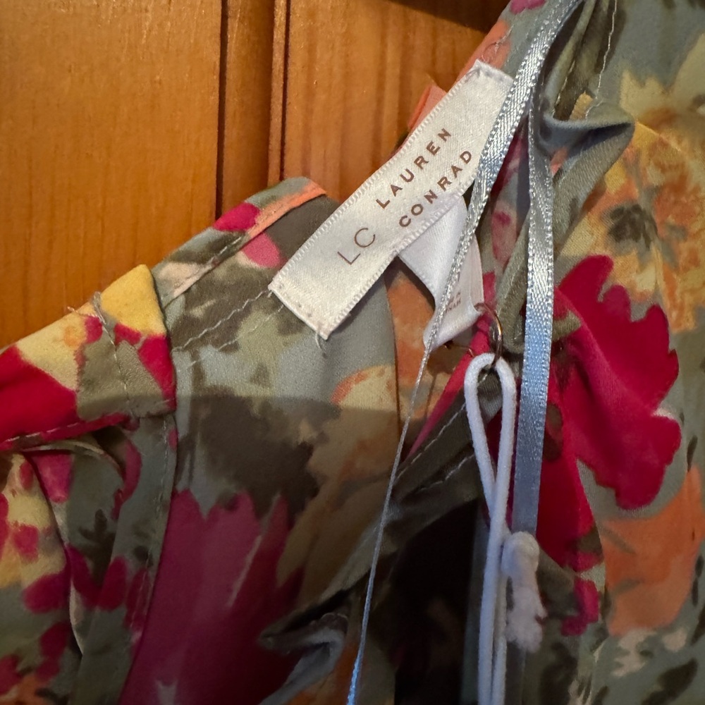 NWT Lauren Conrad short cap sleeve floral print top, size M - Picture 5 of 5